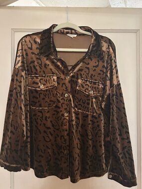 JODIFL Brown and Black Leopard Satin Blouse